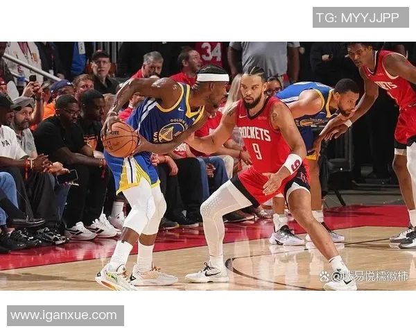 勇士与火箭季后赛第三场激战回顾双方明星球员表现与战术分析 勇士与火箭季后赛第三场激战回顾双方明星球员表现与战术分析
