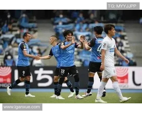 年轻人对抗罗马比分的精彩较量与战术分析探讨