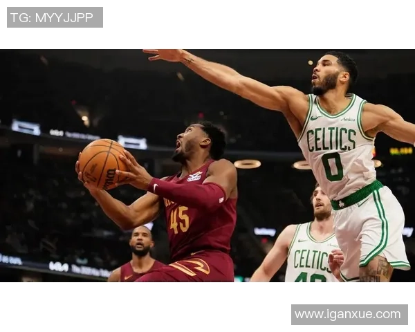 索尔纳与凯尔特的激烈对决揭示足球战术与团队精神的完美结合 索尔纳与凯尔特的激烈对决揭示足球战术与团队精神的完美结合